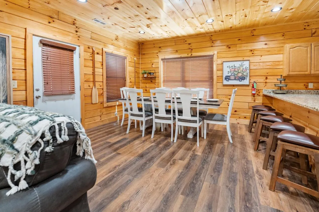 Pine Mountain Retreat, Hot Tub, Game Room, 1089 Free Tickets Each Paid Day, Dollywood And Holiday home