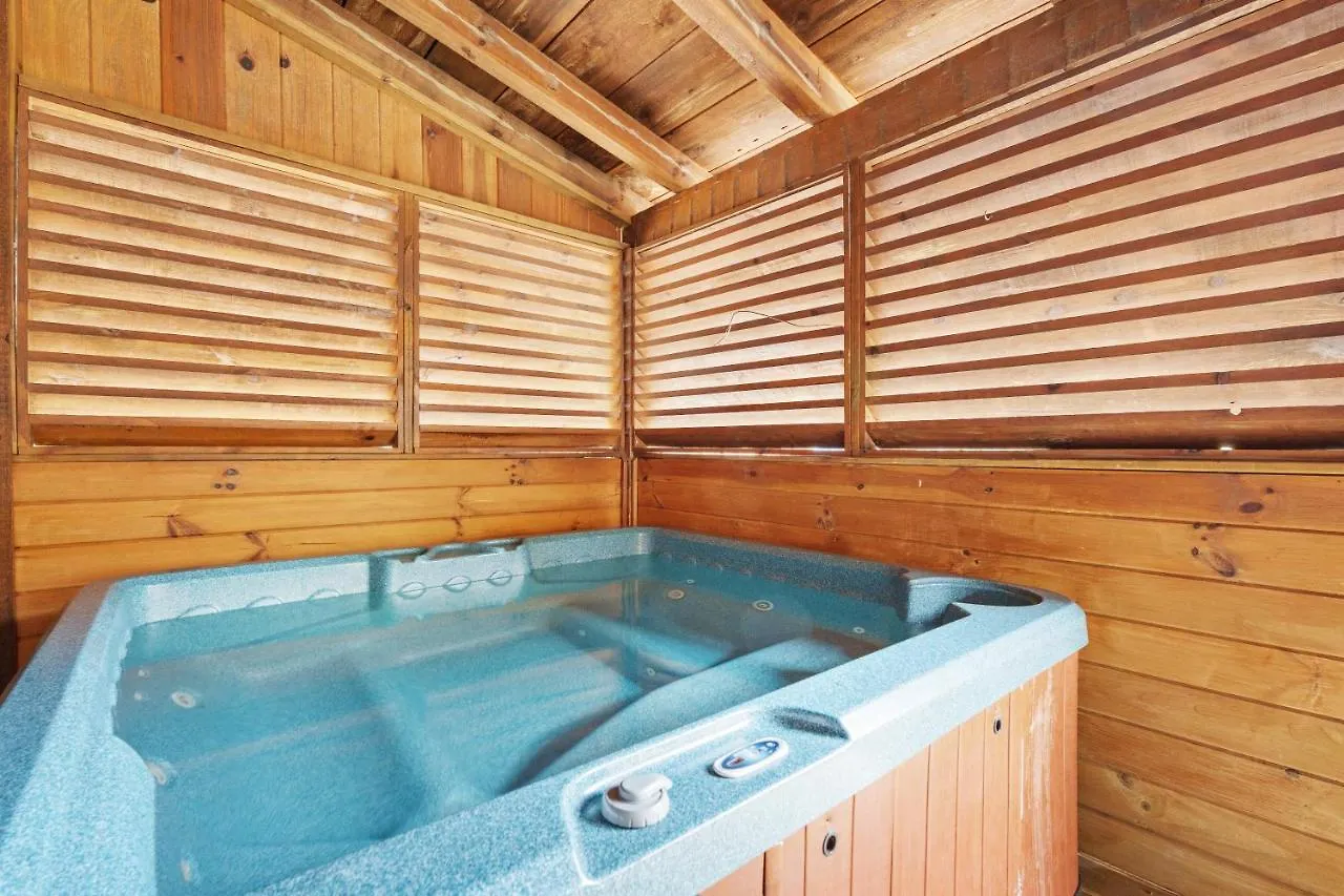 Tatil Evi The Honey Pot, Hot Tub, Pool, 1089 Free Tickets Each Paid Day, Dollywood And