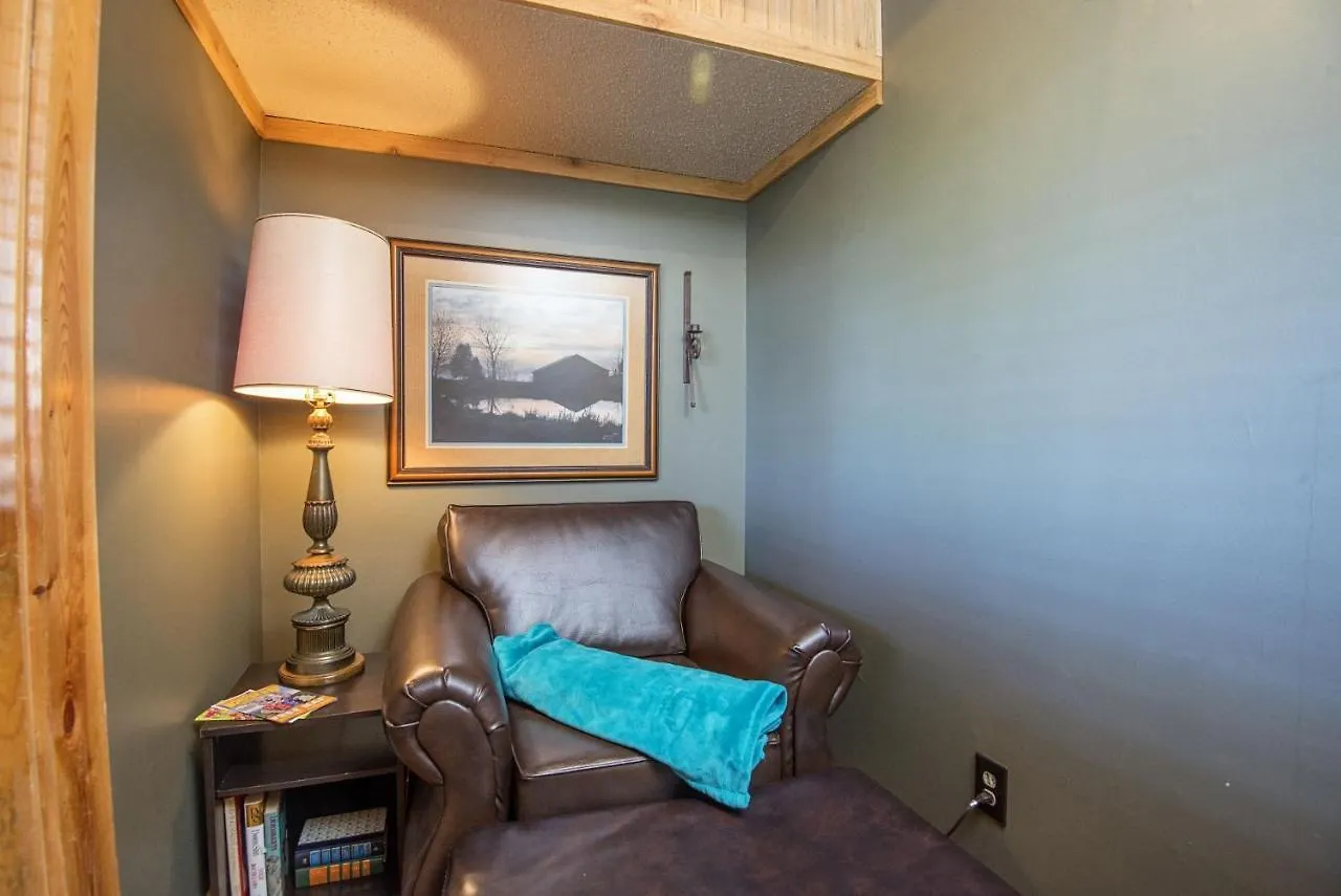 Er103 - Knotty Pine Great Location - Close To Town! Holiday home