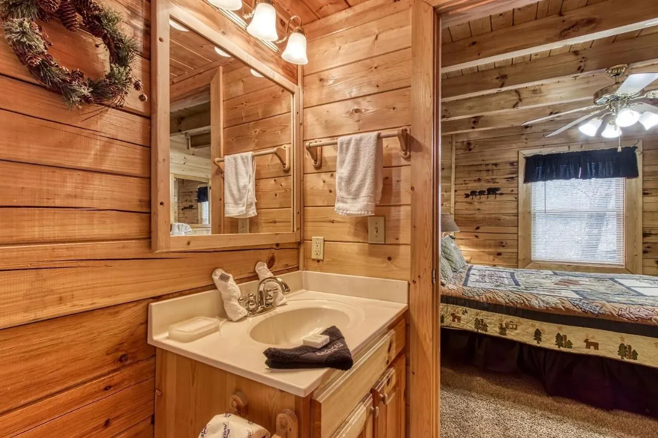 Er305- Bear Right Inn- Great Location- Close To Town