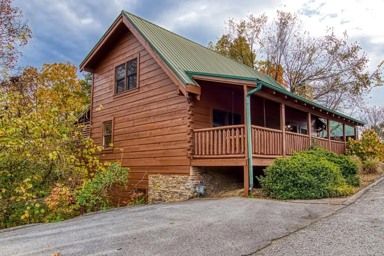 Ern819 - Mountain Majesty - Great Location! Close To The Action! Holiday home