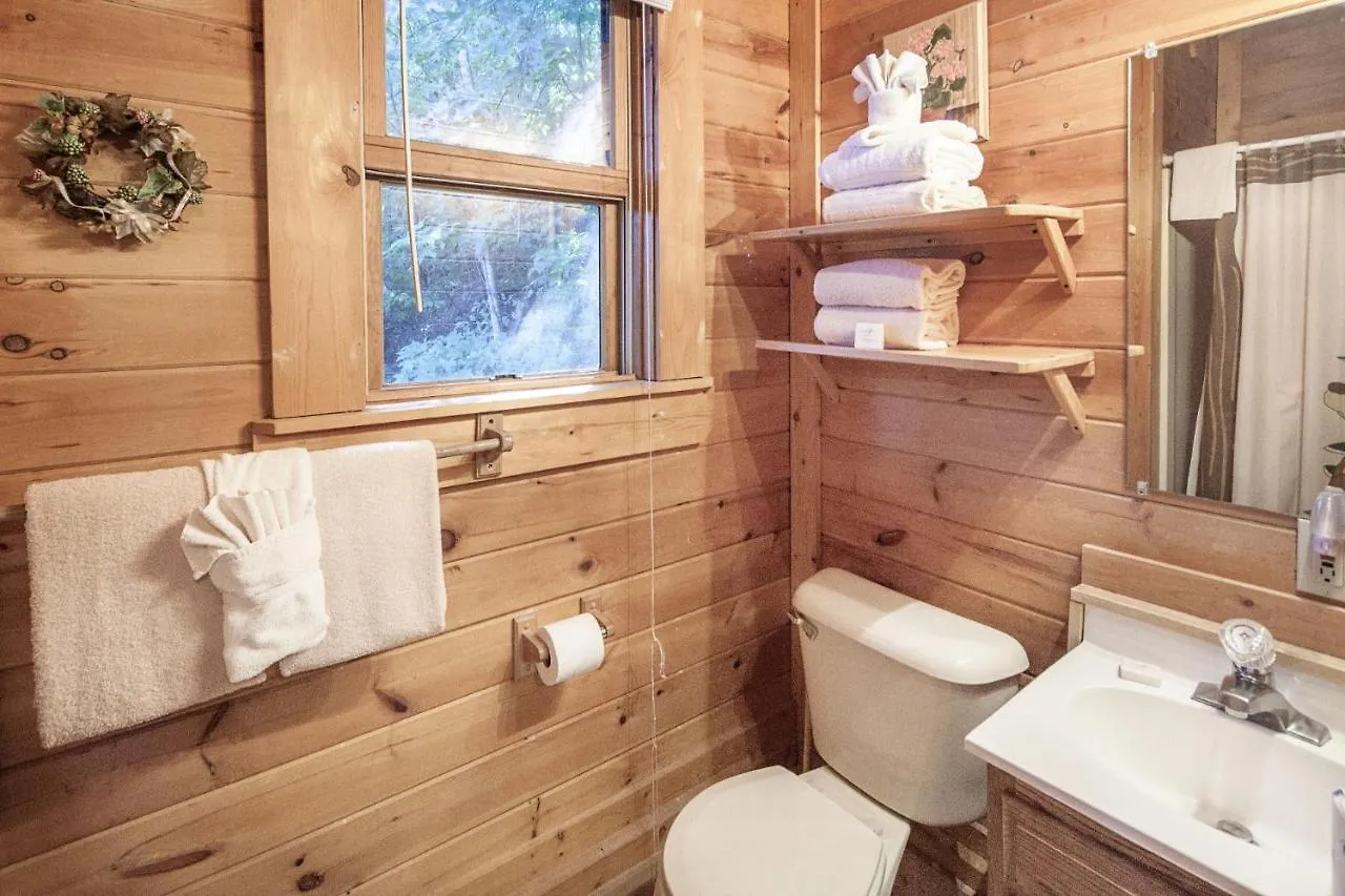 Er36 - Cozy Creekside Great Location- Close To Town