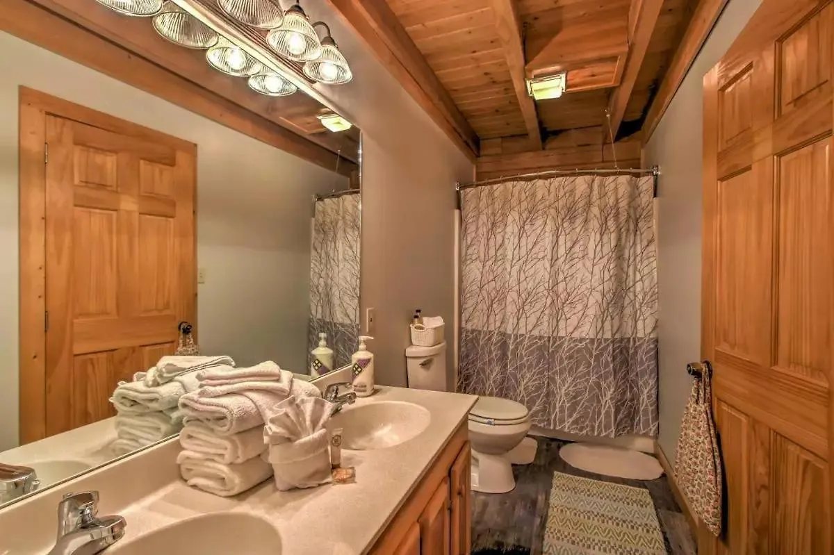 Er104 - R Tribe's Treehouse - Great Location - Close To Town! Pigeon Forge