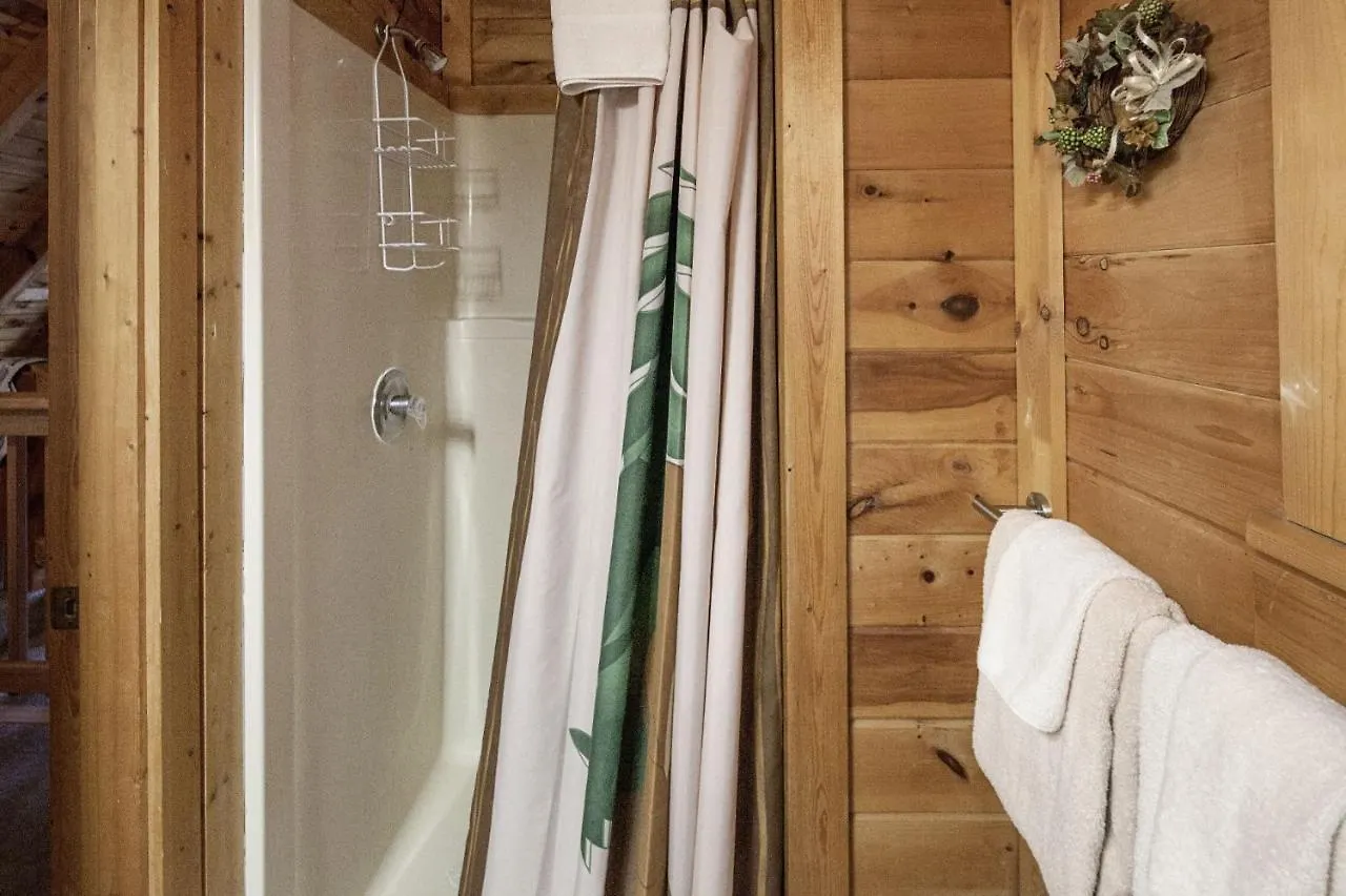 Er36 - Cozy Creekside Great Location- Close To Town