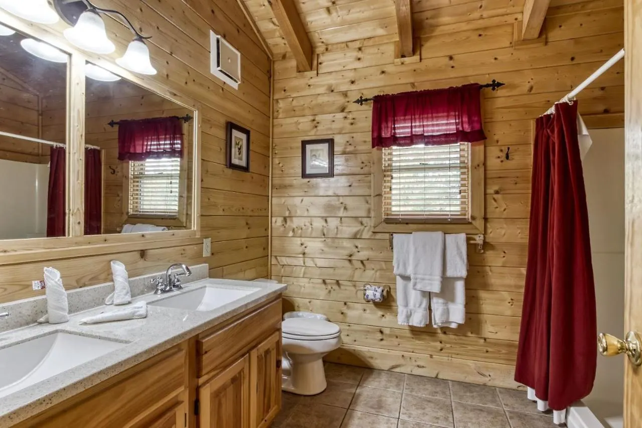 Ern819 - Mountain Majesty - Great Location! Close To The Action! Holiday home