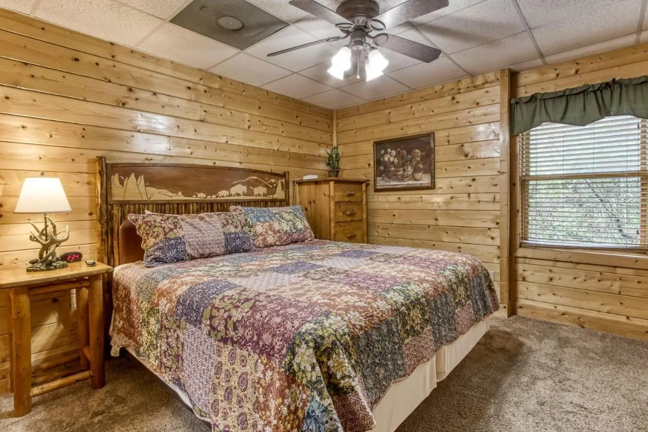Ern819 - Mountain Majesty - Great Location! Close To The Action! Holiday home