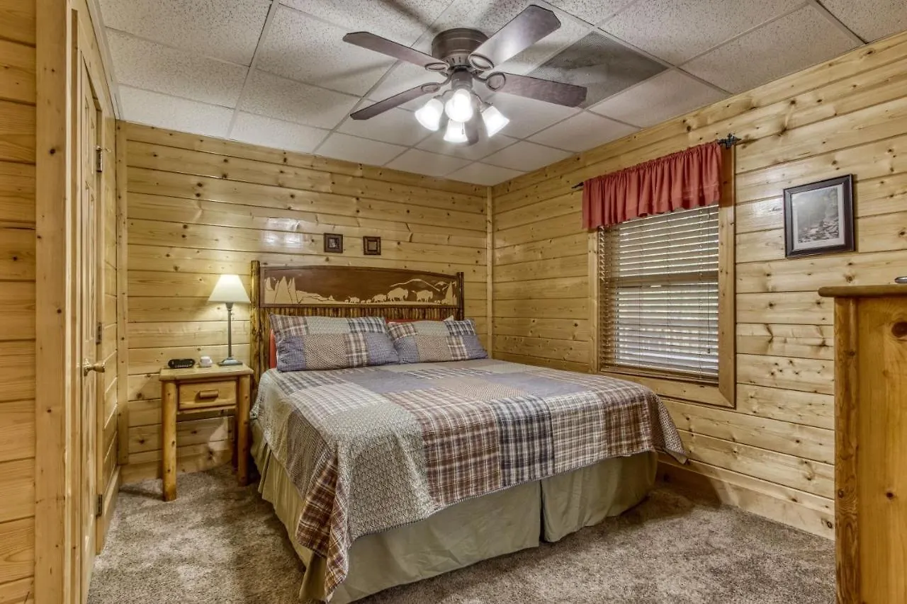 Ern819 - Mountain Majesty - Great Location! Close To The Action! Pigeon Forge