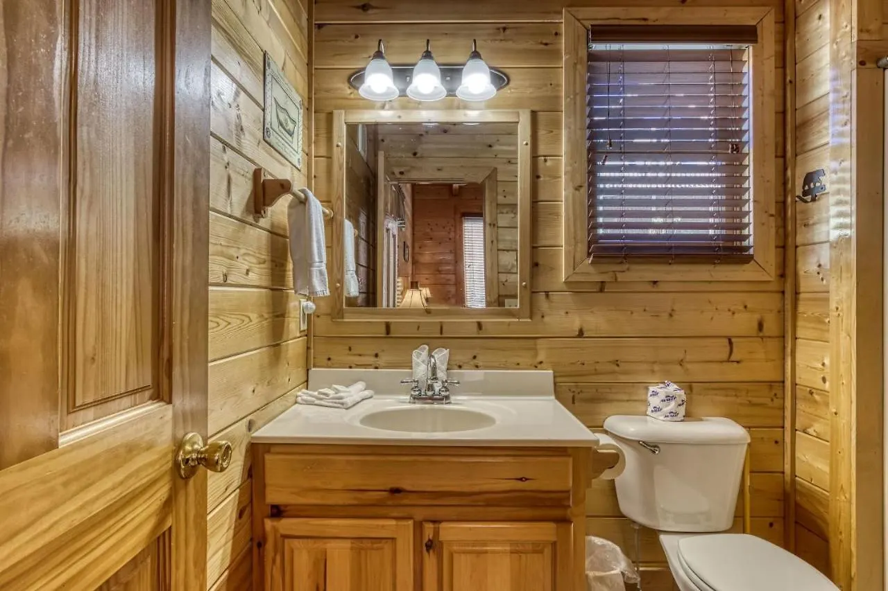 Ern832 - Lakeside Hideaway - Great Location! Close To The Action! * Pigeon Forge