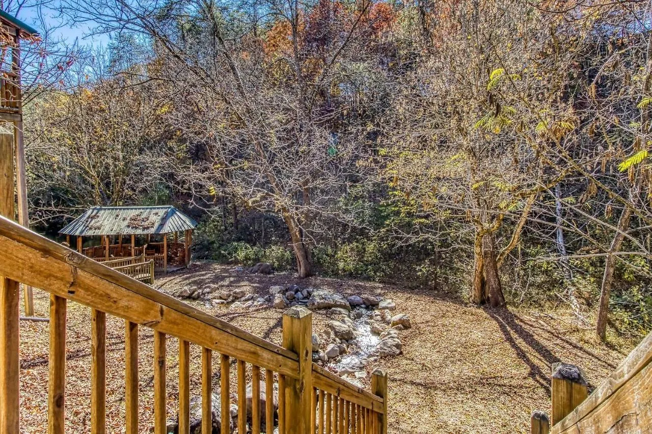 Ern832 - Lakeside Hideaway - Great Location! Close To The Action! Holiday home *