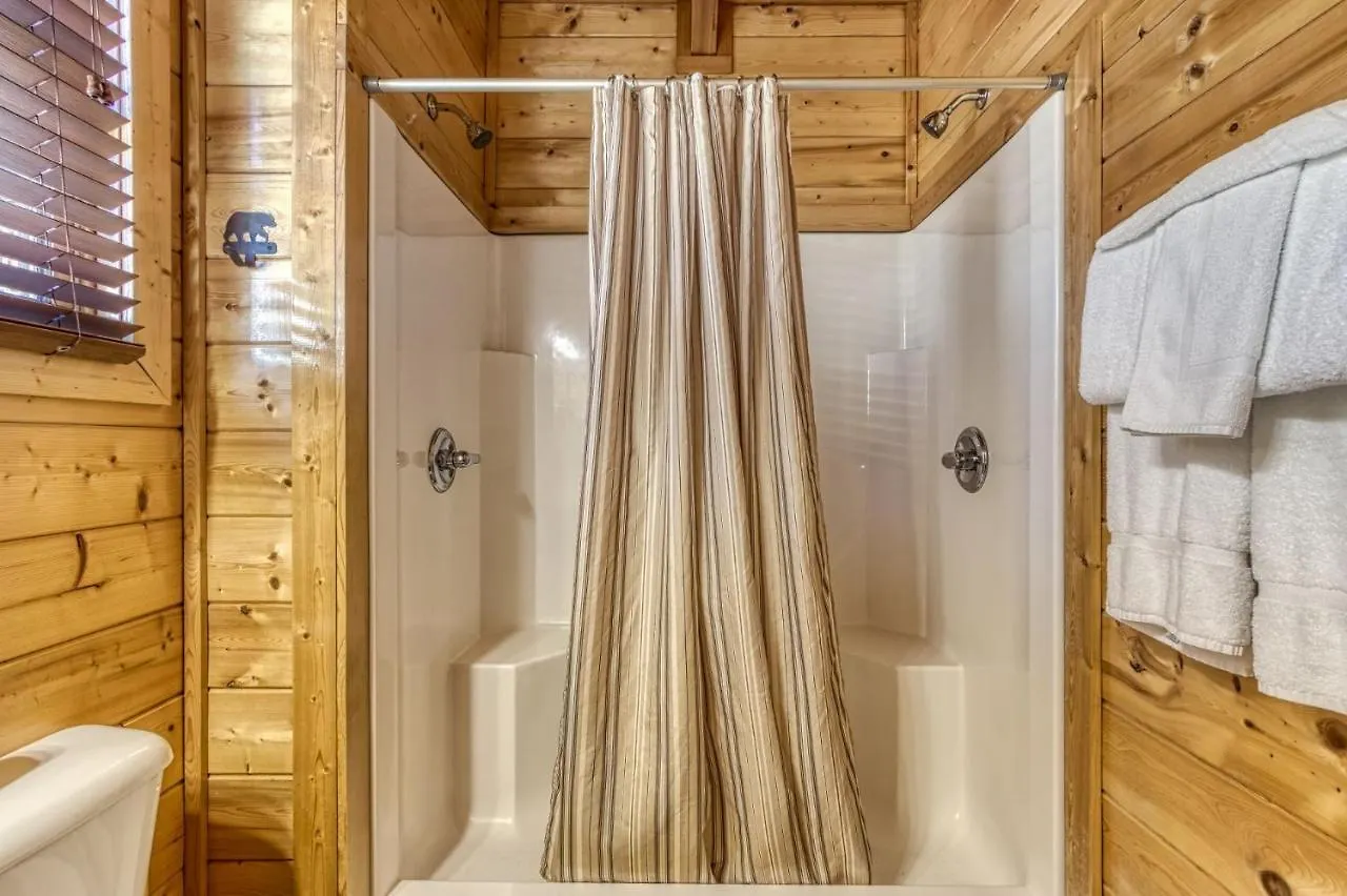 Ern832 - Lakeside Hideaway - Great Location! Close To The Action! Pigeon Forge