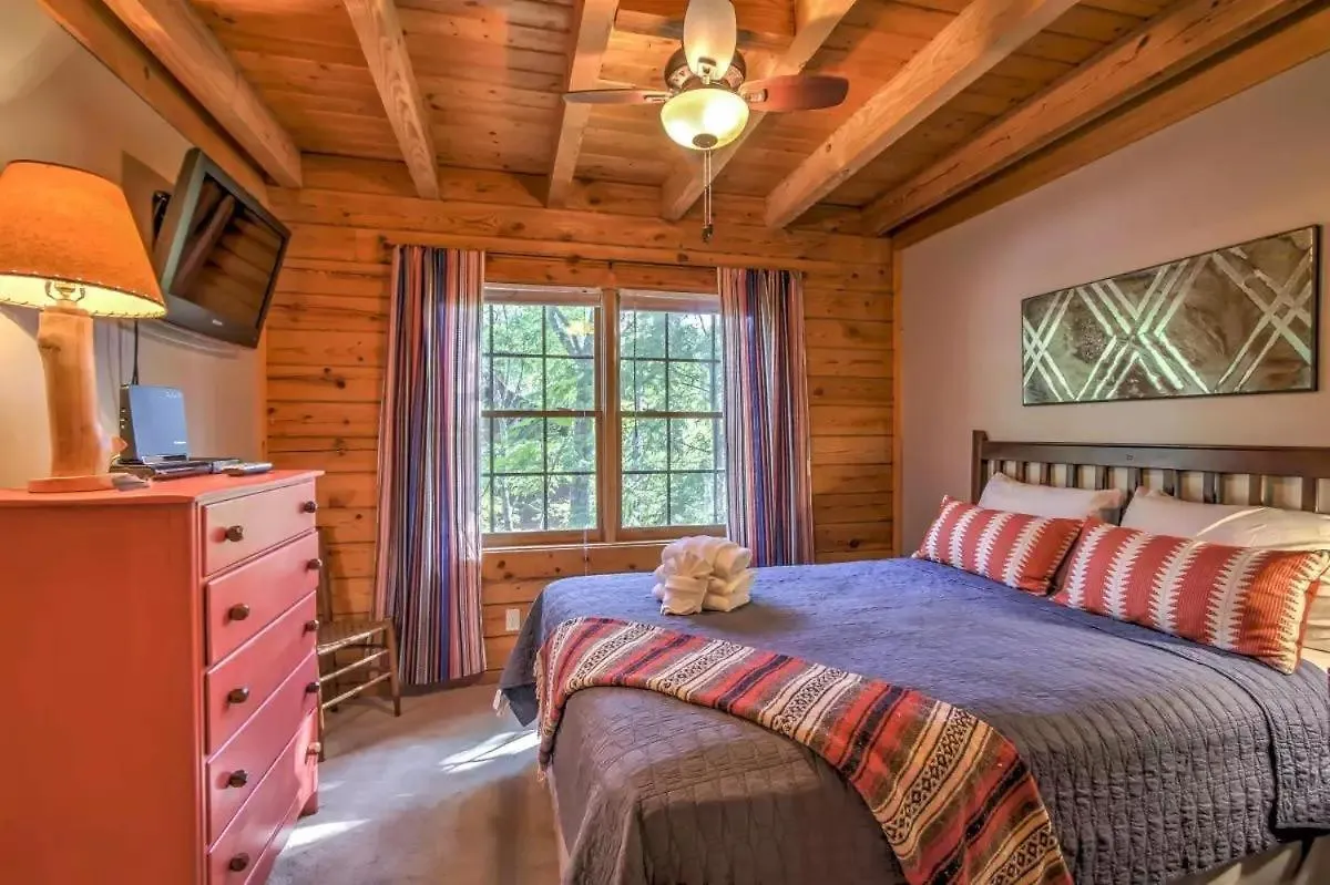 Er104 - R Tribe's Treehouse - Great Location - Close To Town! Holiday home Pigeon Forge