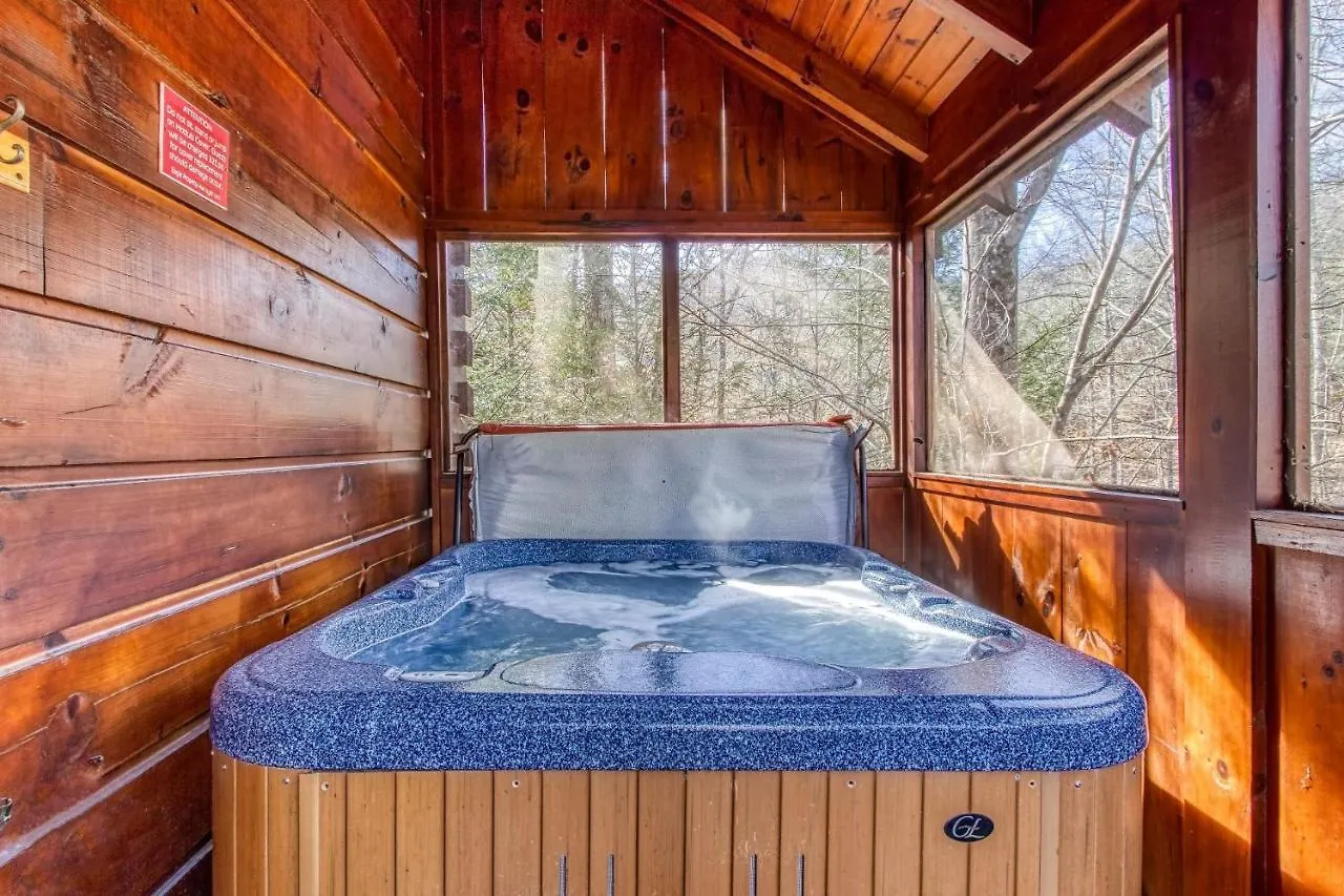 Er83 - Savage Loft - Your Close To The Action Getaway *