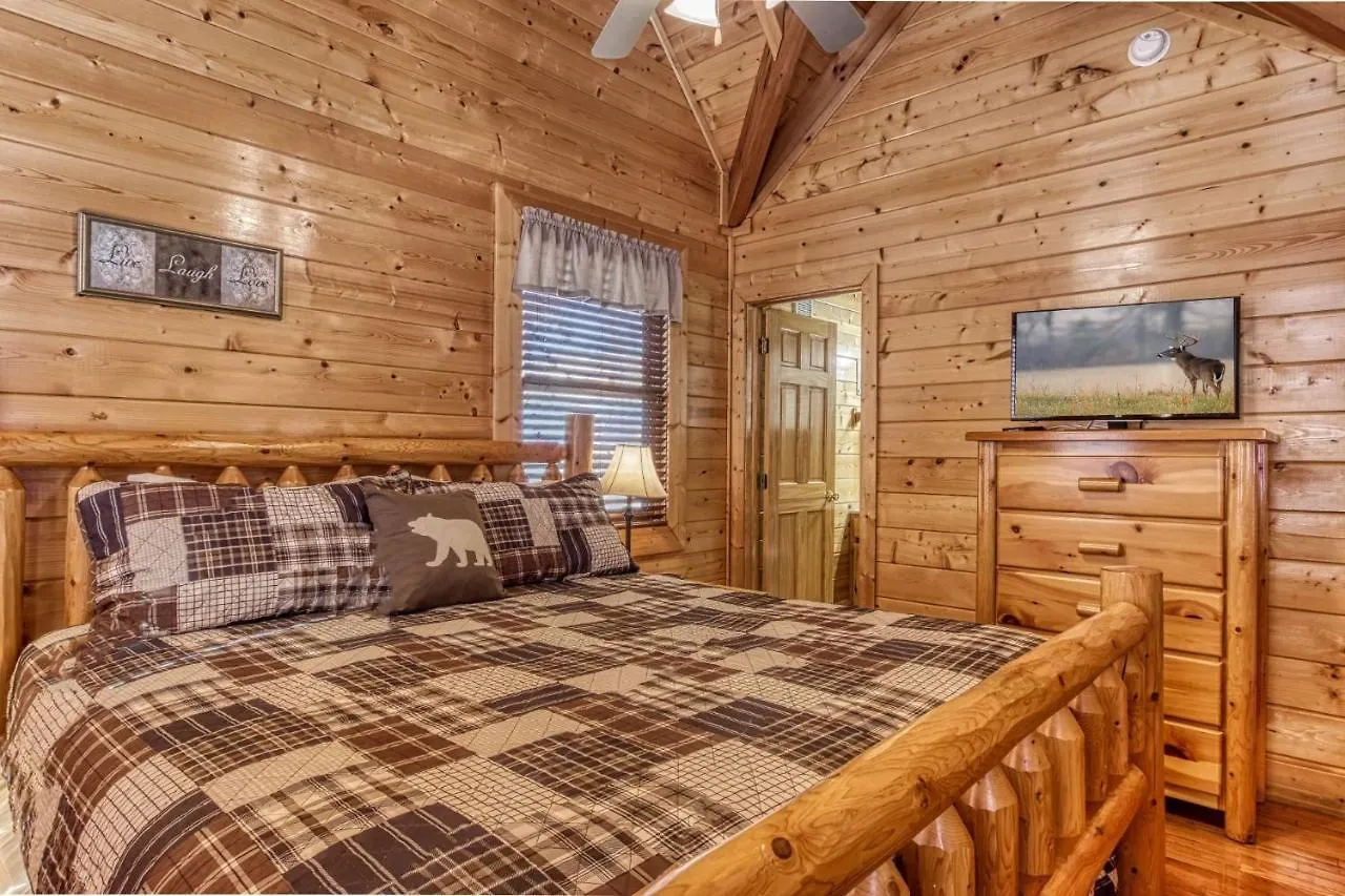 Ern832 - Lakeside Hideaway - Great Location! Close To The Action!