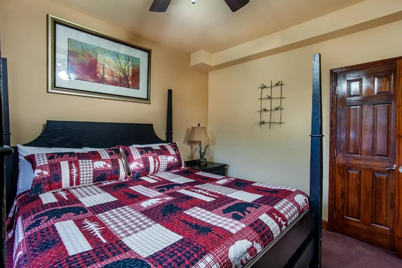 The Bear Paw Palace Mtn View And Community Pools Holiday home *