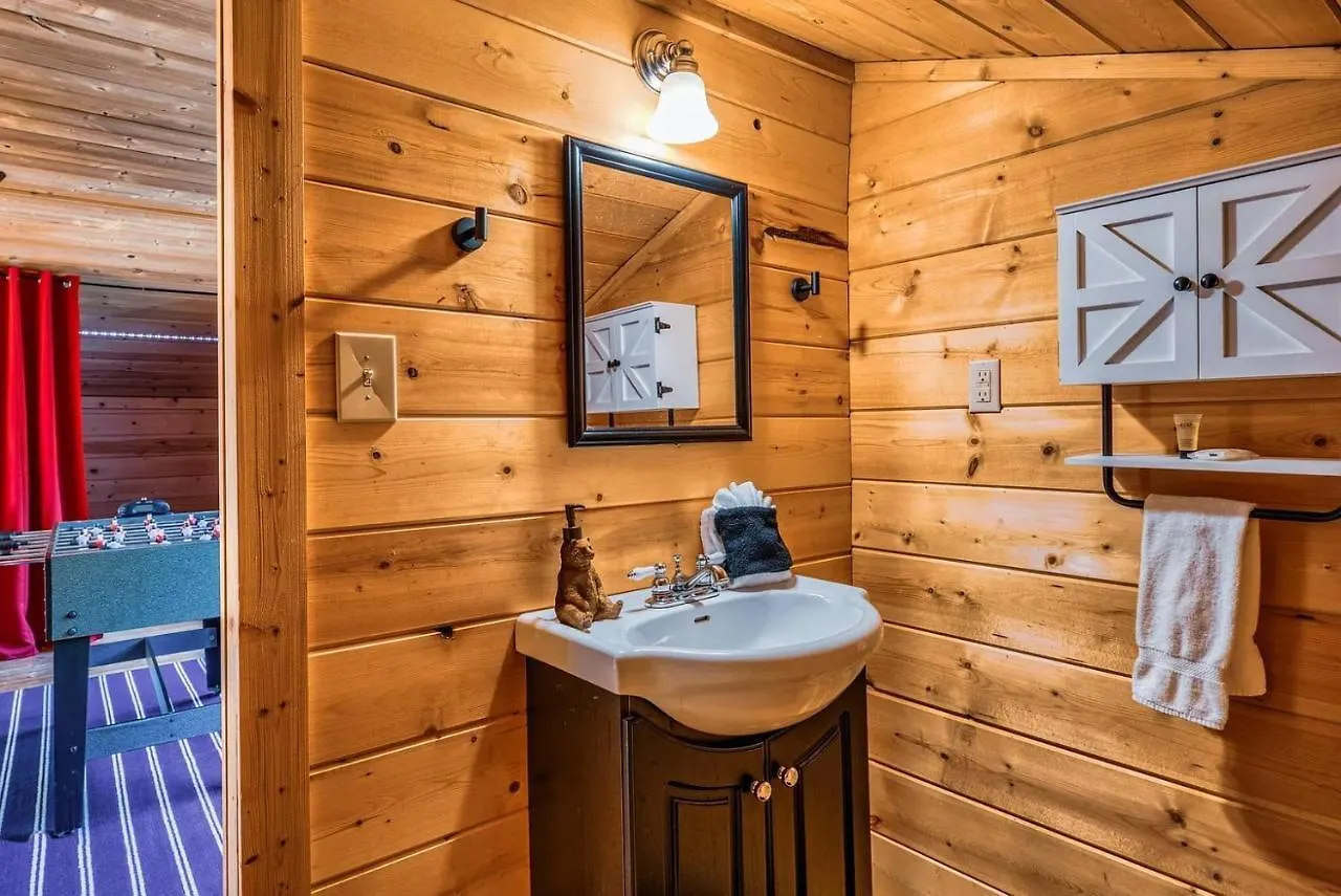Pine Haven Hollow, Hot Tub, Game Room, Wifi, 1089 Free Tickets Each Paid Day, Dollywood And Pigeon Forge