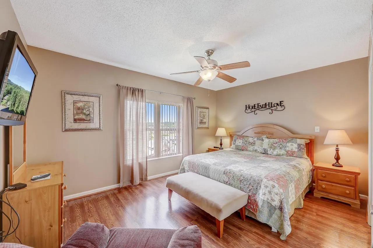 Side Comfort Whispering Pines 102 Apartment *