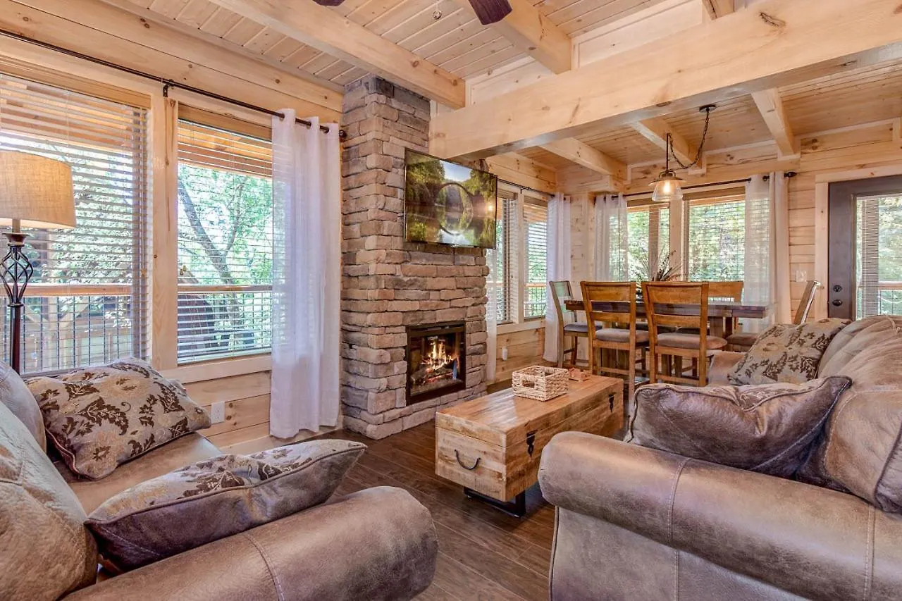 Pure Indulgence, 2 Bedrooms, Hot Tub, Pool Access, Theater Room, Sleeps 10 Holiday home *
