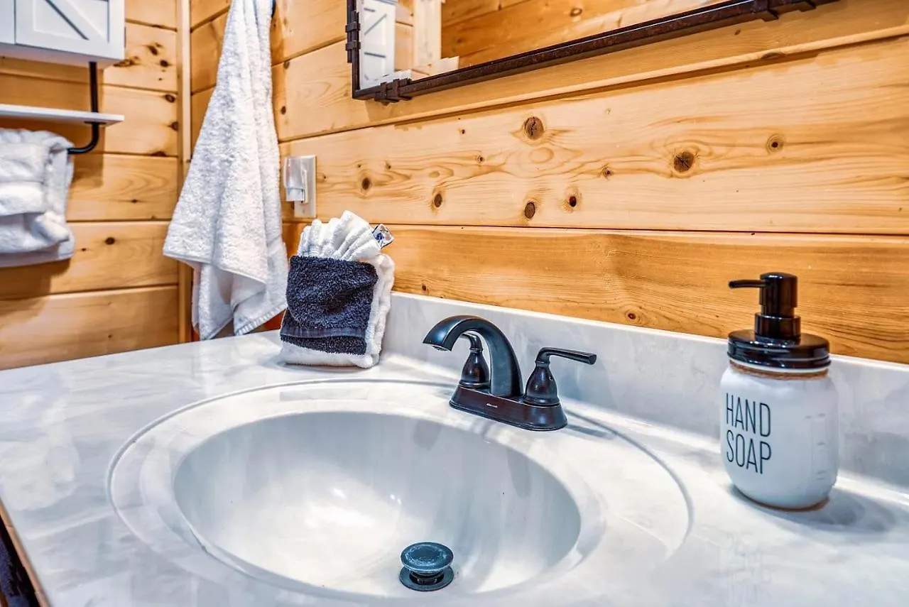 Holiday home Pine Haven Hollow, Hot Tub, Game Room, Wifi, 1089 Free Tickets Each Paid Day, Dollywood And Pigeon Forge