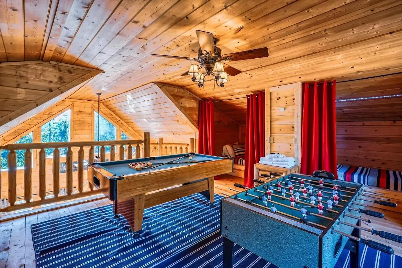 Holiday home Pine Haven Hollow, Hot Tub, Game Room, Wifi, 1089 Free Tickets Each Paid Day, Dollywood And