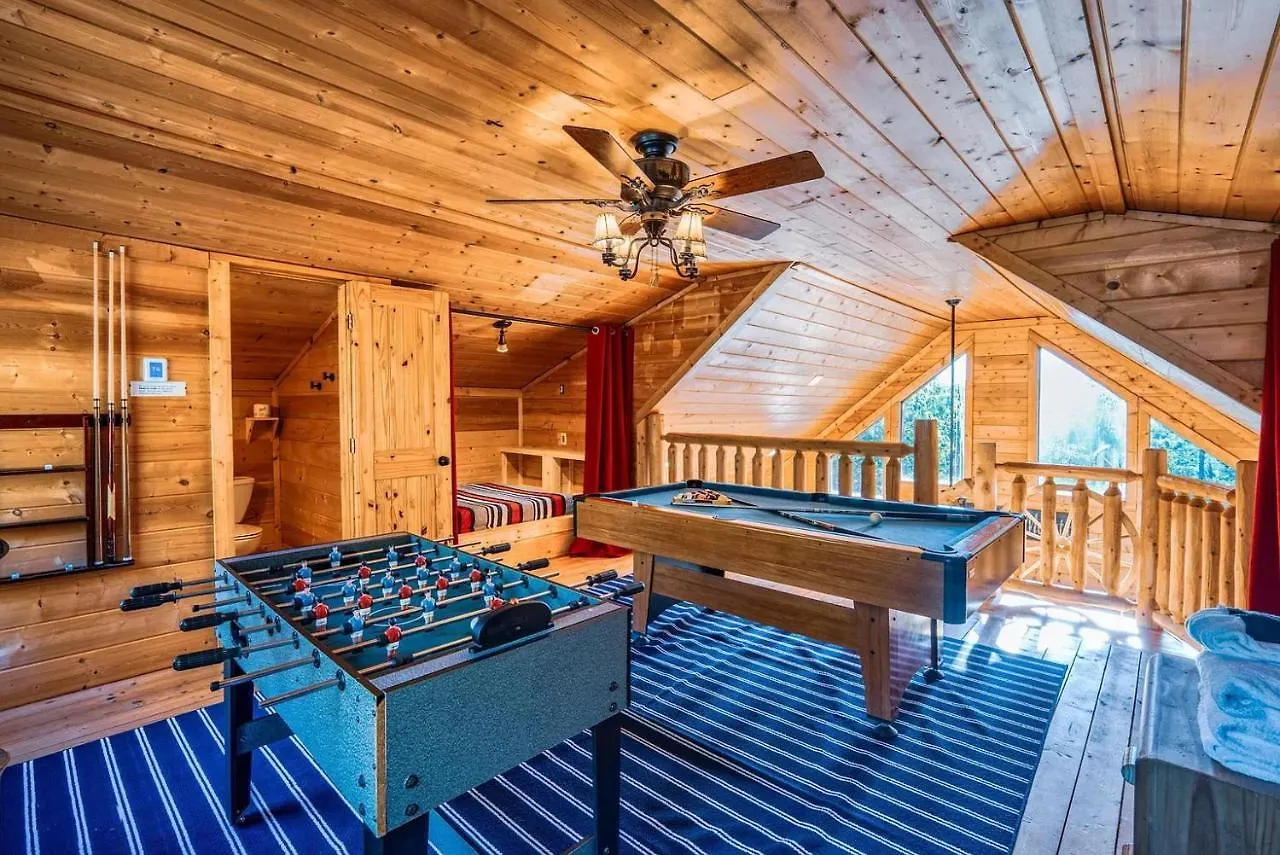 Pine Haven Hollow, Hot Tub, Game Room, Wifi, 1089 Free Tickets Each Paid Day, Dollywood And
