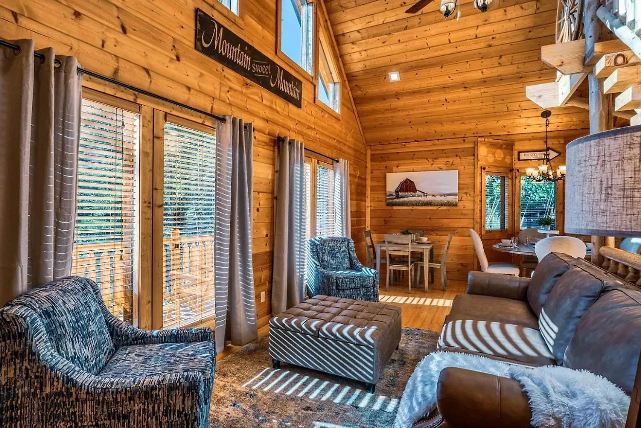 Holiday home Pine Haven Hollow, Hot Tub, Game Room, Wifi, 1089 Free Tickets Each Paid Day, Dollywood And Pigeon Forge