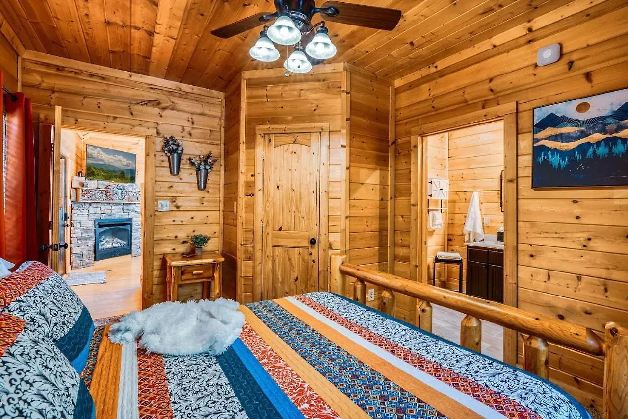 Pine Haven Hollow, Hot Tub, Game Room, Wifi, 1089 Free Tickets Each Paid Day, Dollywood And Pigeon Forge