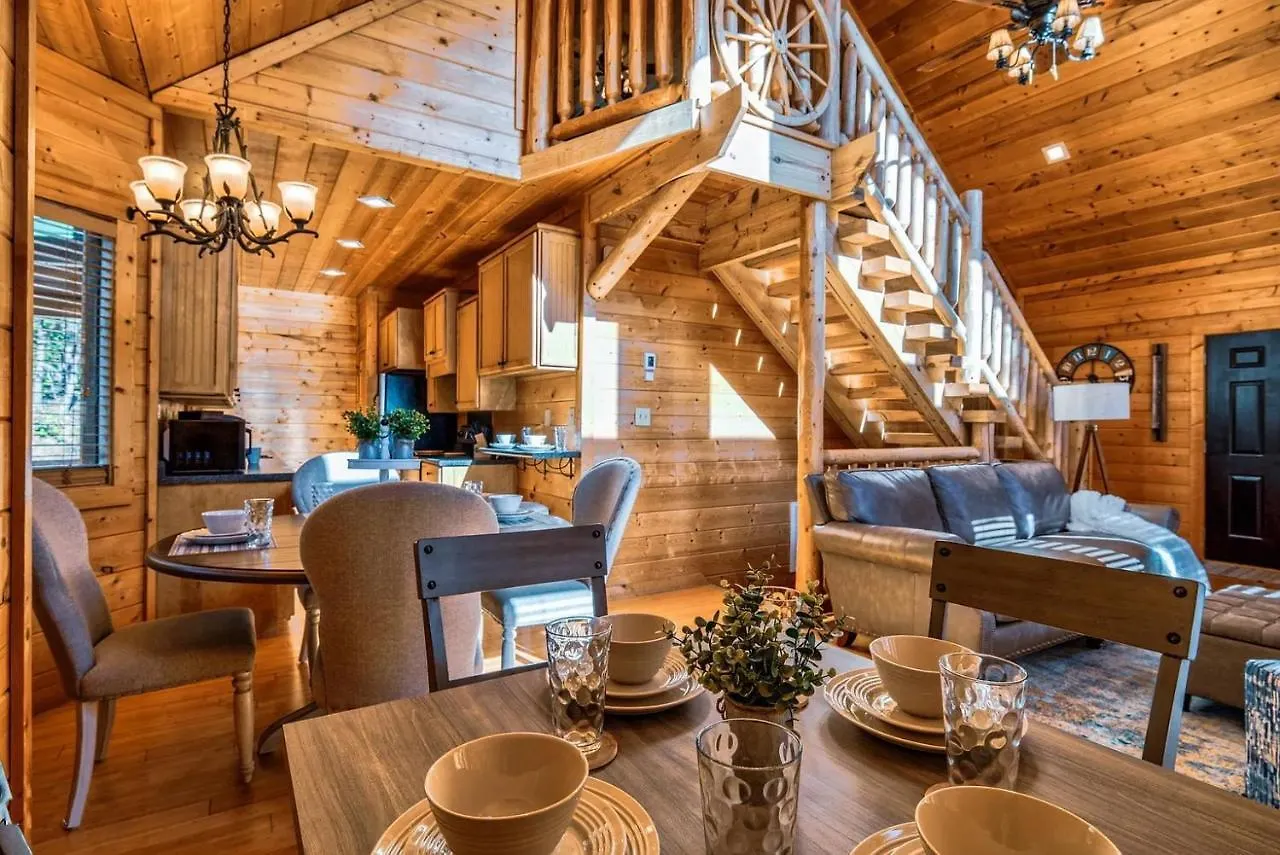 Pine Haven Hollow, Hot Tub, Game Room, Wifi, 1089 Free Tickets Each Paid Day, Dollywood And