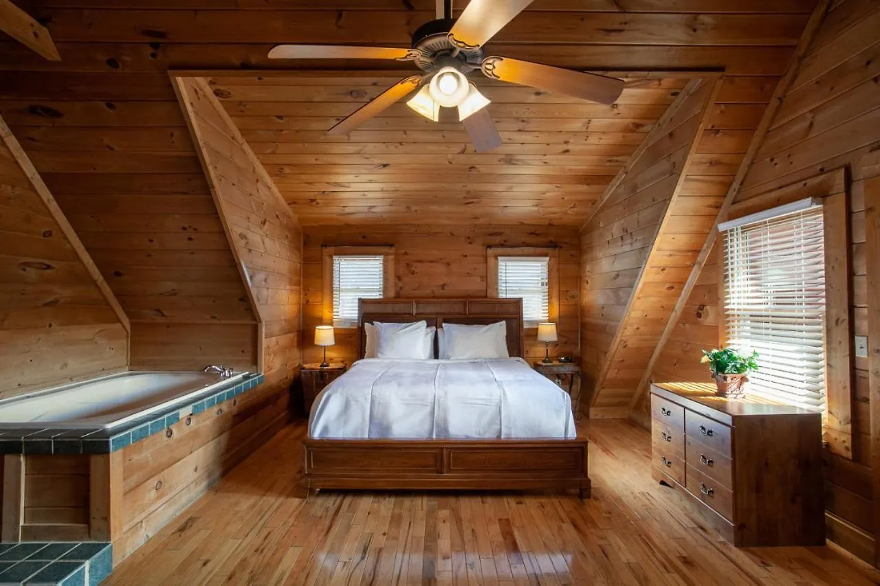 Sweet Hideaway Retreat Near Pigeon Forge