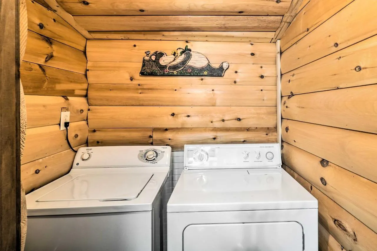 With Private Hot Tub And Gas Grill Pigeon Forge
