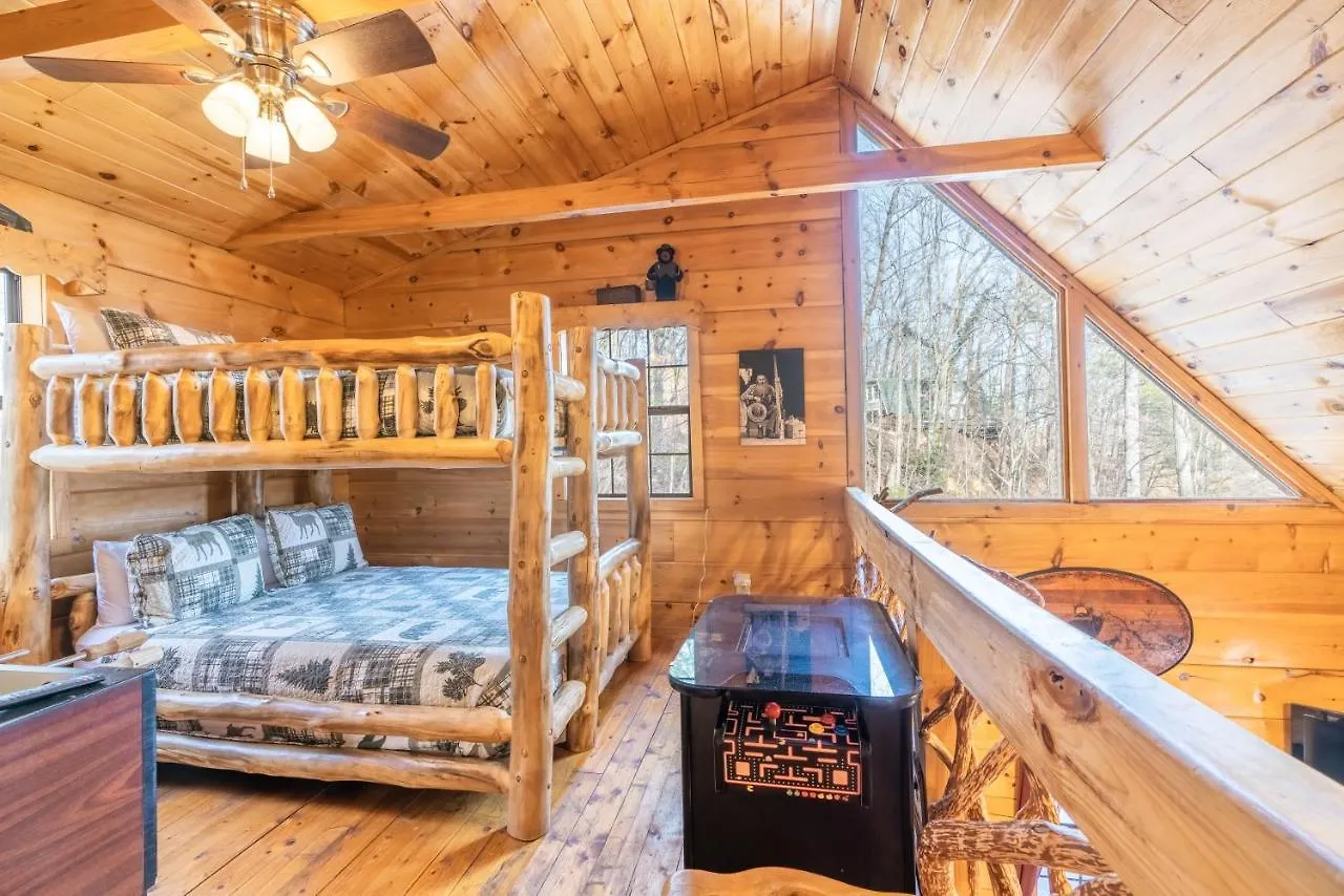Casa vacanze Moonshine Ridge With Hot Tub And Fire Pit Pigeon Forge