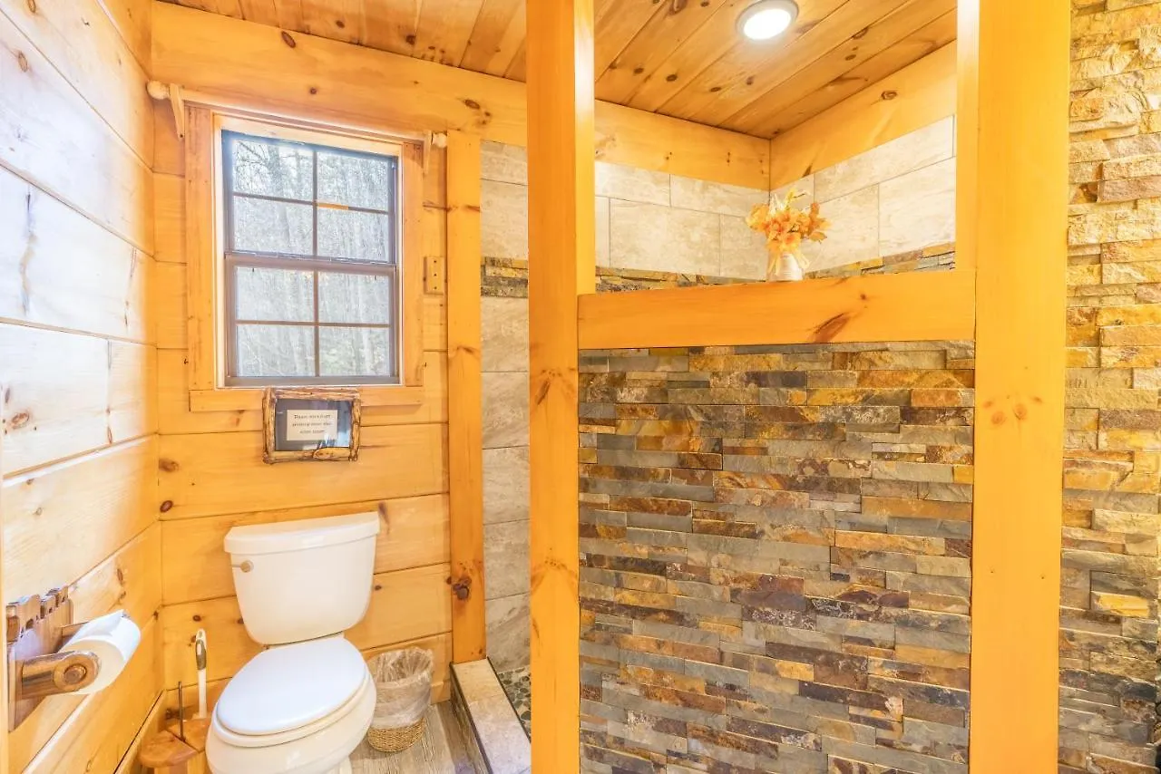 Moonshine Ridge With Hot Tub And Fire Pit Сasa de vacaciones