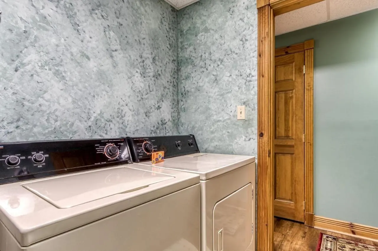 Er92 - Virginia's - Great Location! Close To The Action! Holiday home