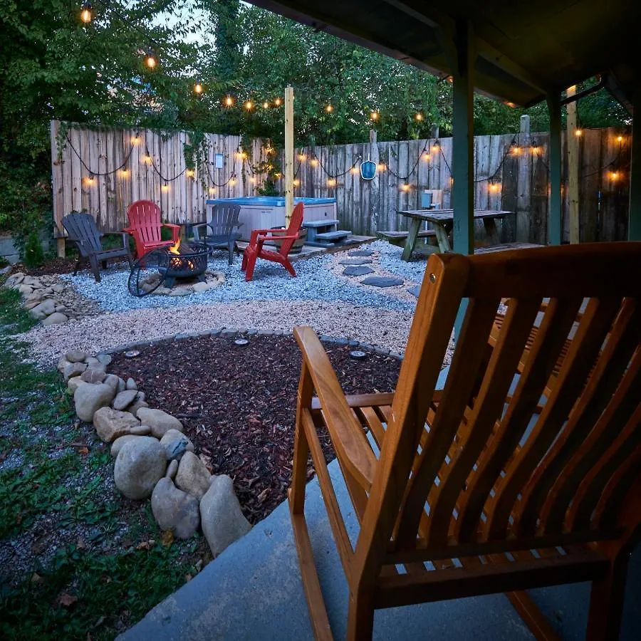 Steps From Downtown Parkway + Private Hottub And Firepit - Wifi - Firefly Apartment Pigeon Forge