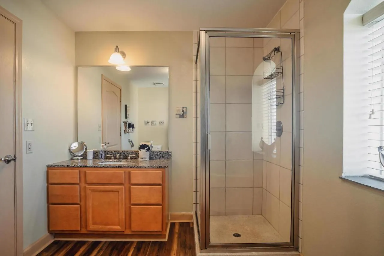 Mvc - Unit 1601- Sweet Butterfly Apartment