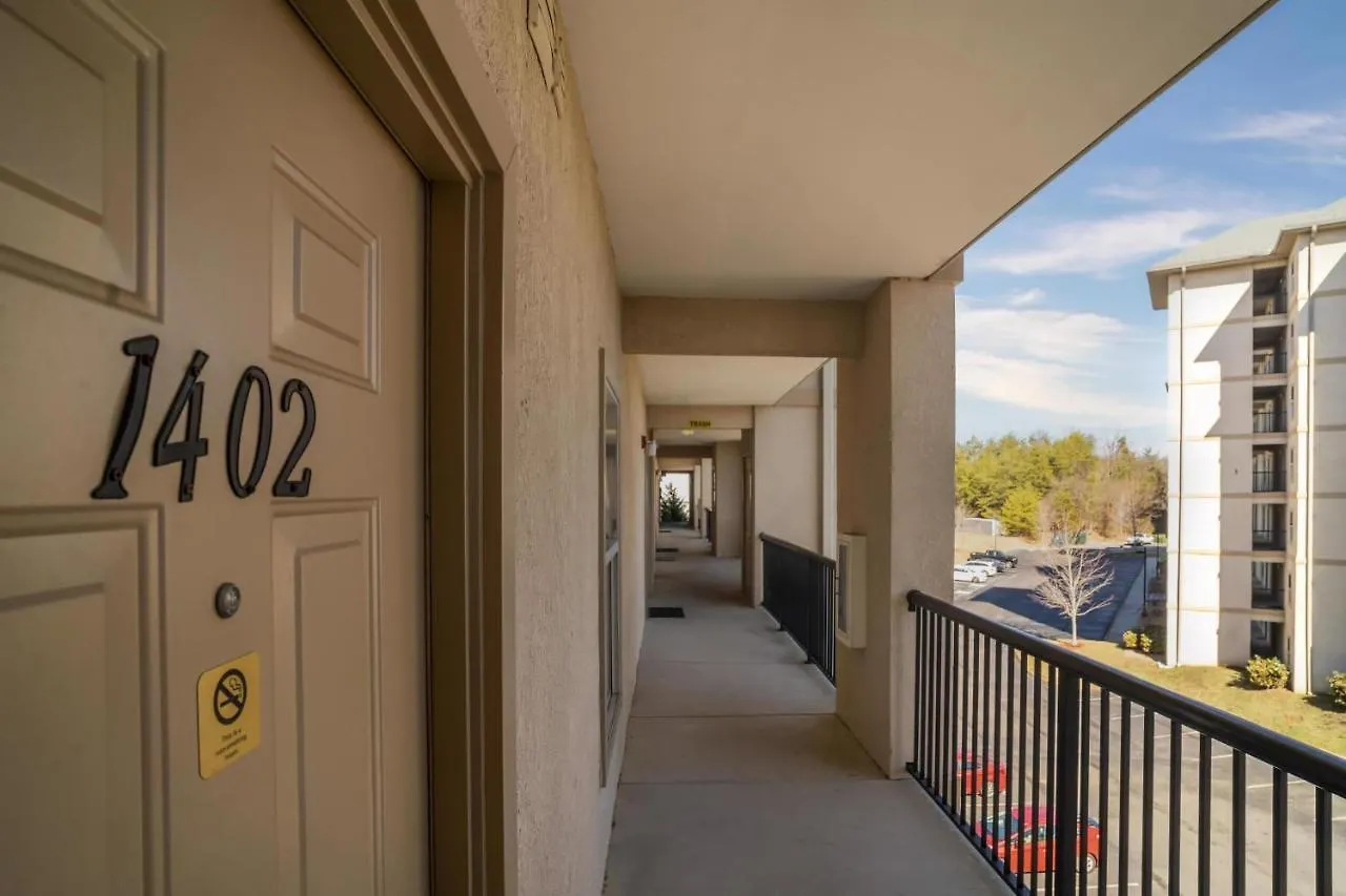 Mvc - Unit 1402 Apartment *