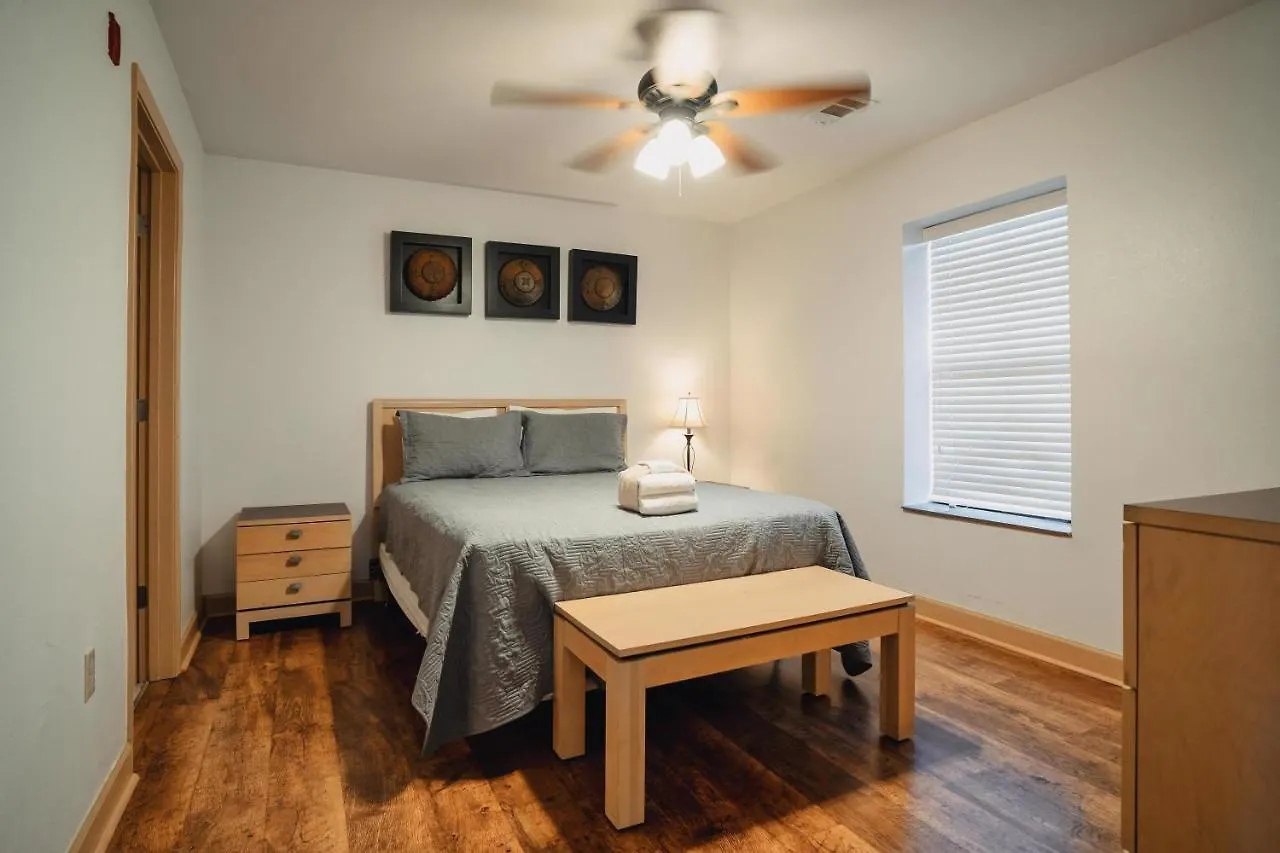 Mvc - Unit 1402 Apartment *