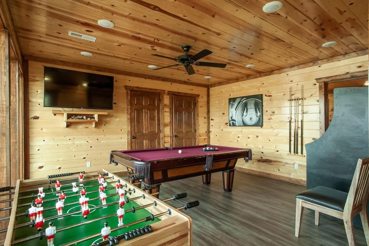Pool And Game In Stunning Mountain Holiday home *
