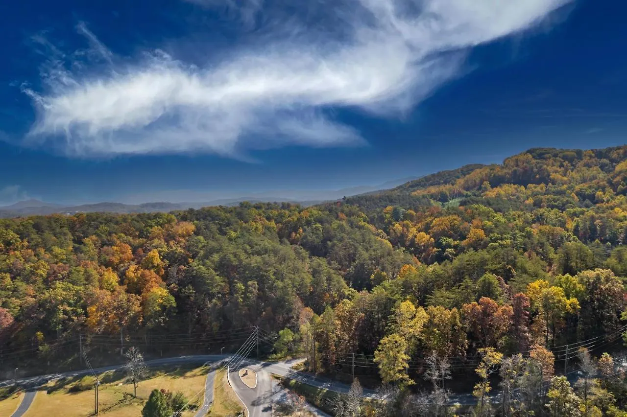 Holiday home Pine Mountain Retreat, Hot Tub, Game Room, 1089 Free Tickets Each Paid Day, Dollywood And Pigeon Forge