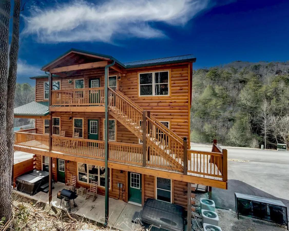 Holiday home Pine Mountain Retreat, Hot Tub, Game Room, 1089 Free Tickets Each Paid Day, Dollywood And *