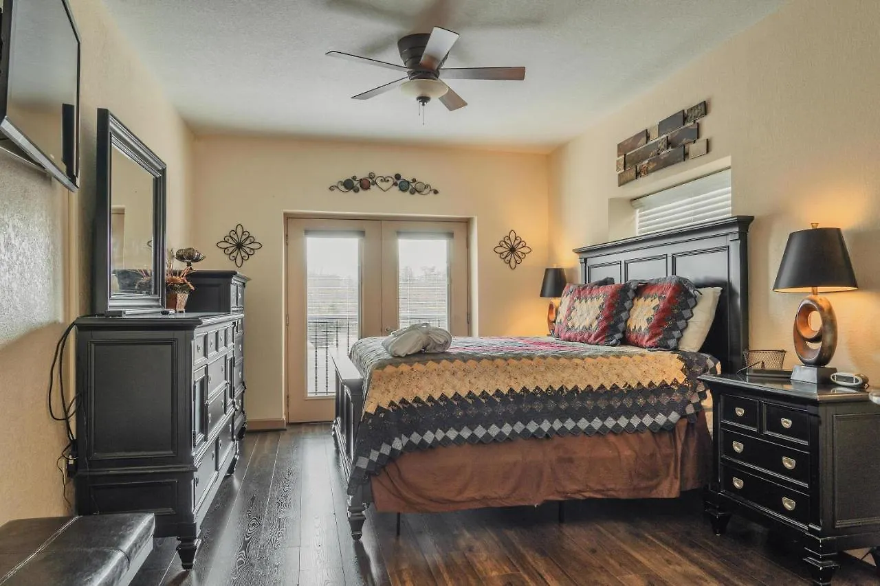 Mvc - Unit 3207 - Happy Place Apartment