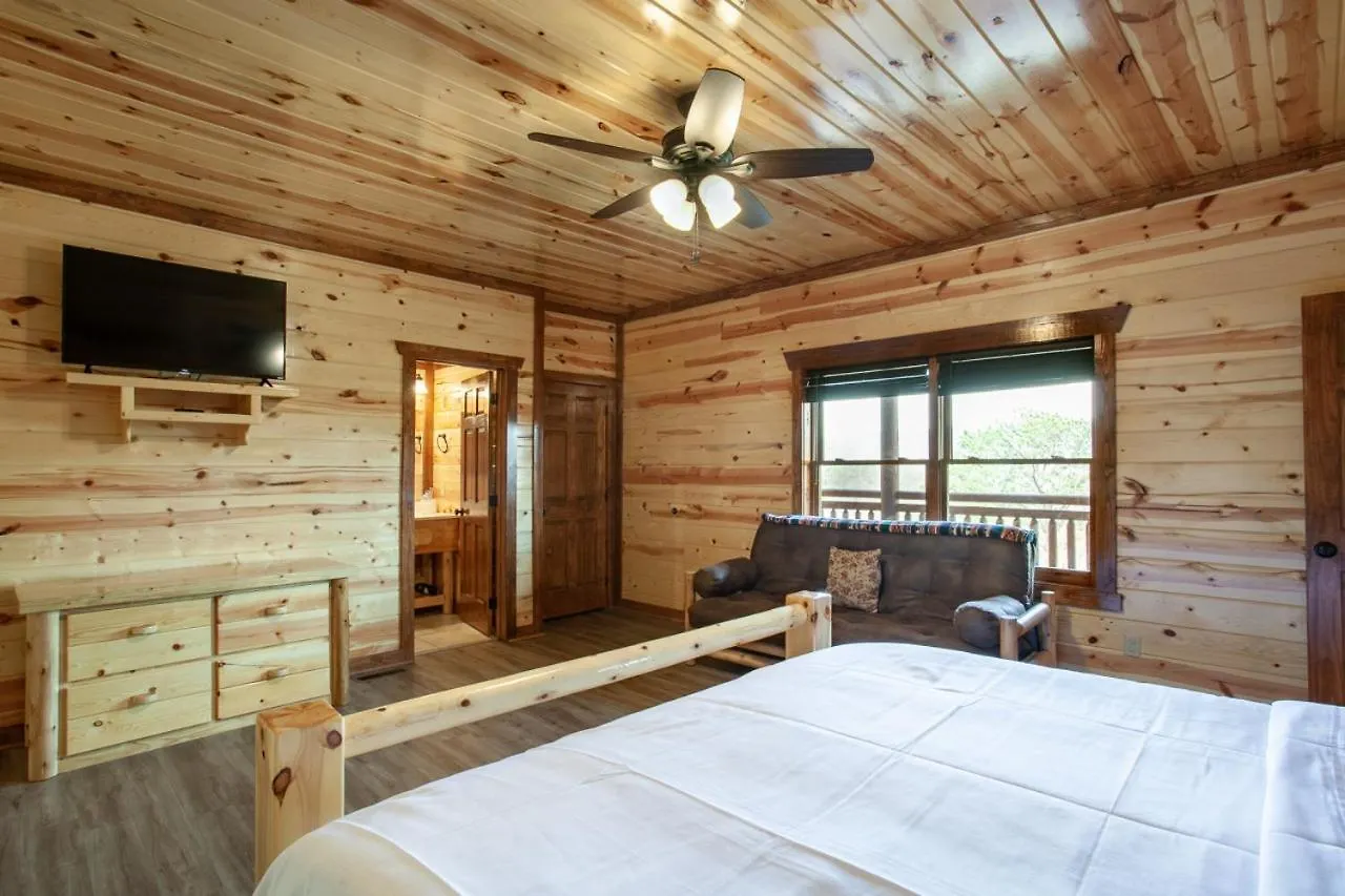 Pool And Game In Stunning Mountain Holiday home *