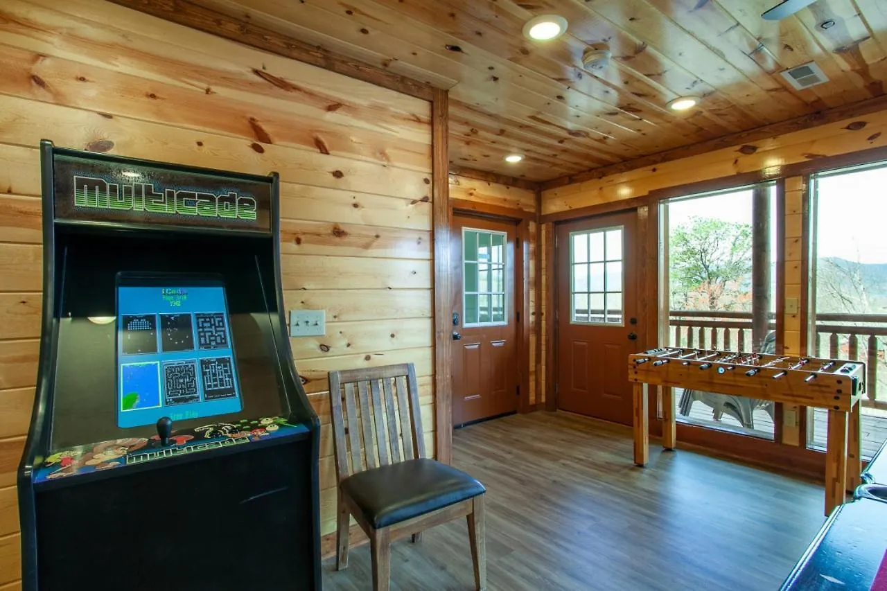 Pool And Game In Stunning Mountain Holiday home *