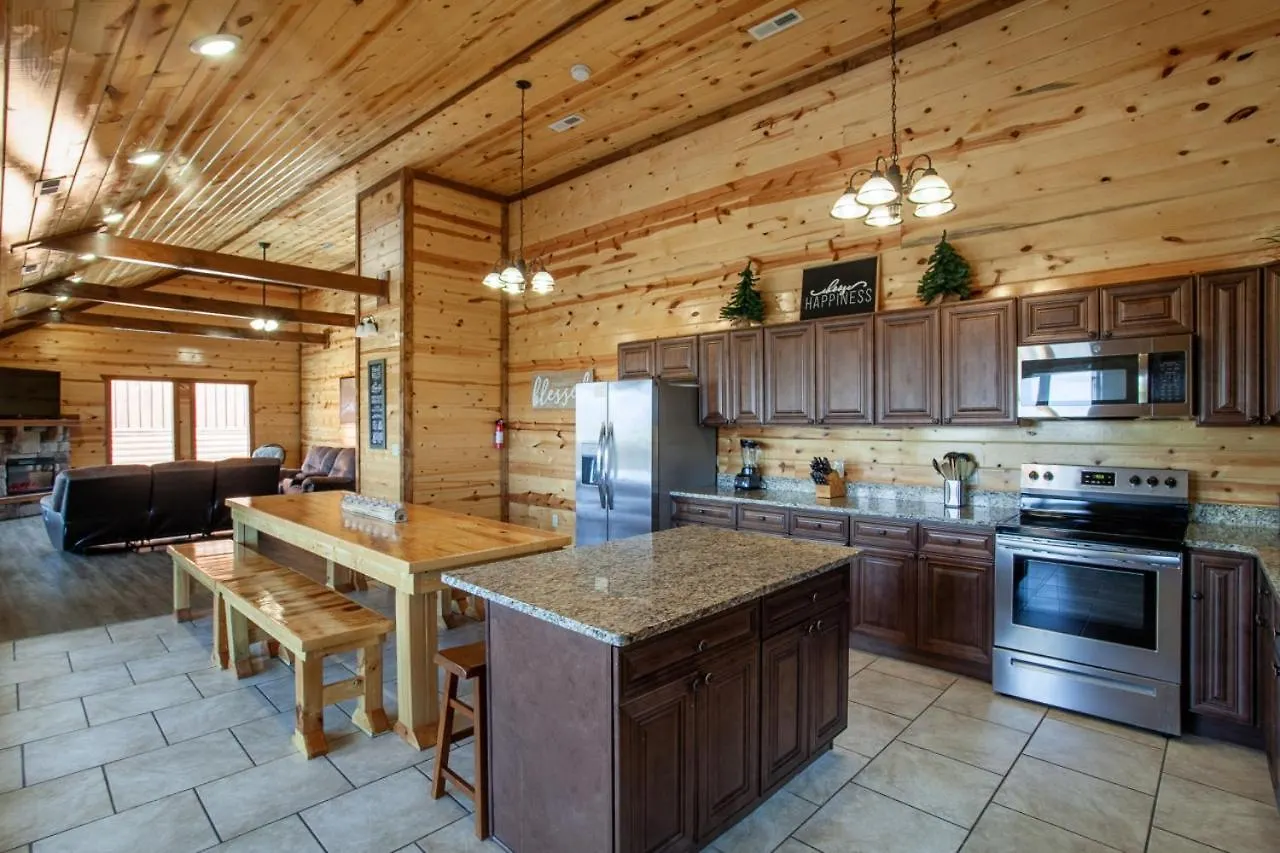 Pool And Game In Stunning Mountain Holiday home Pigeon Forge