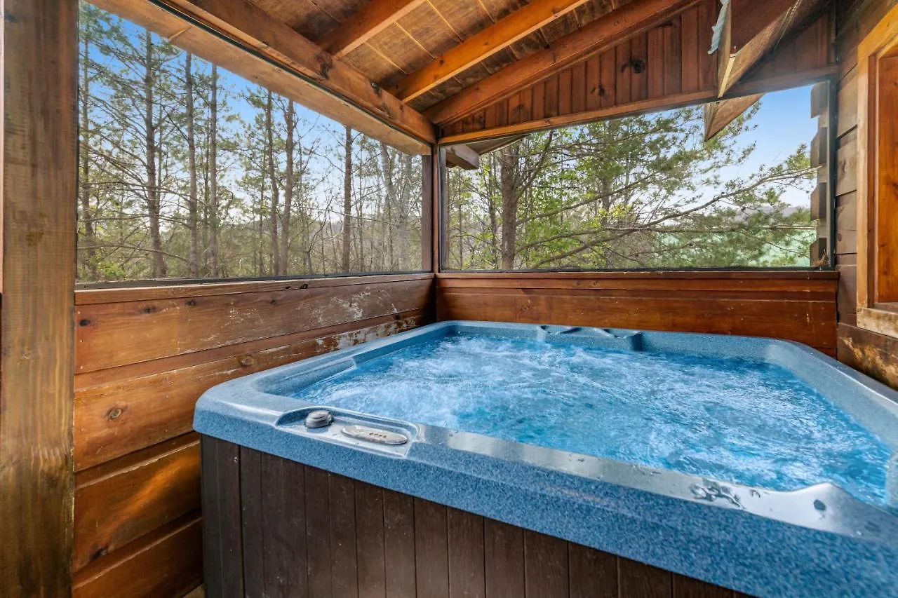 Snuggle Bear Hideaway Pigeon Forge