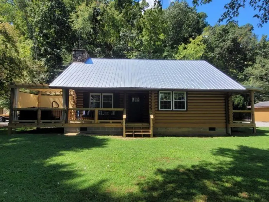 Holiday home Creekside Hideaway - Real Log W/great Location