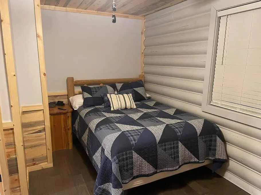 Creekside Hideaway - Real Log W/great Location * Pigeon Forge