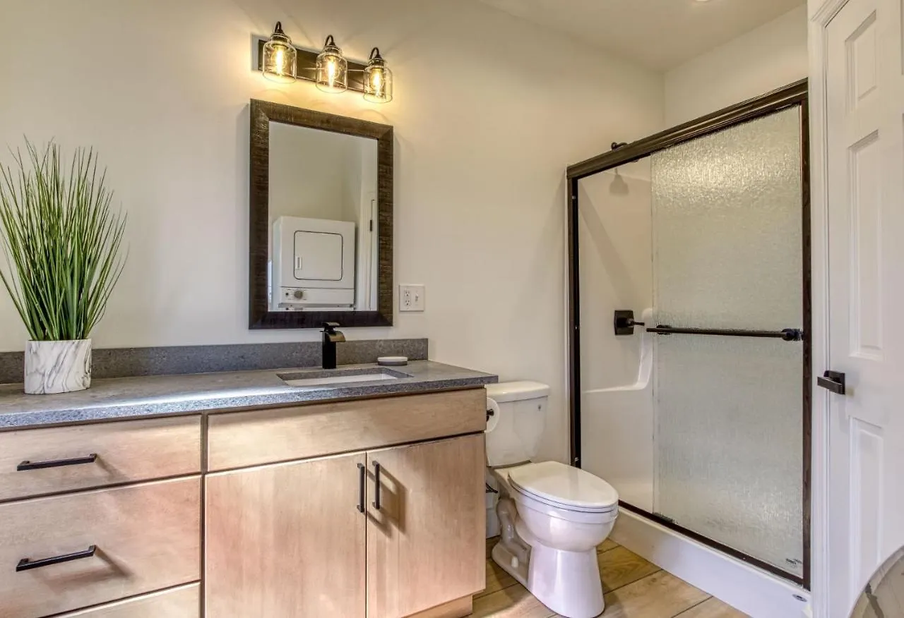 Holiday home Mountain Valley Revival - Brand New Renovations, Close To Town, Panoramic Mountain Views!!