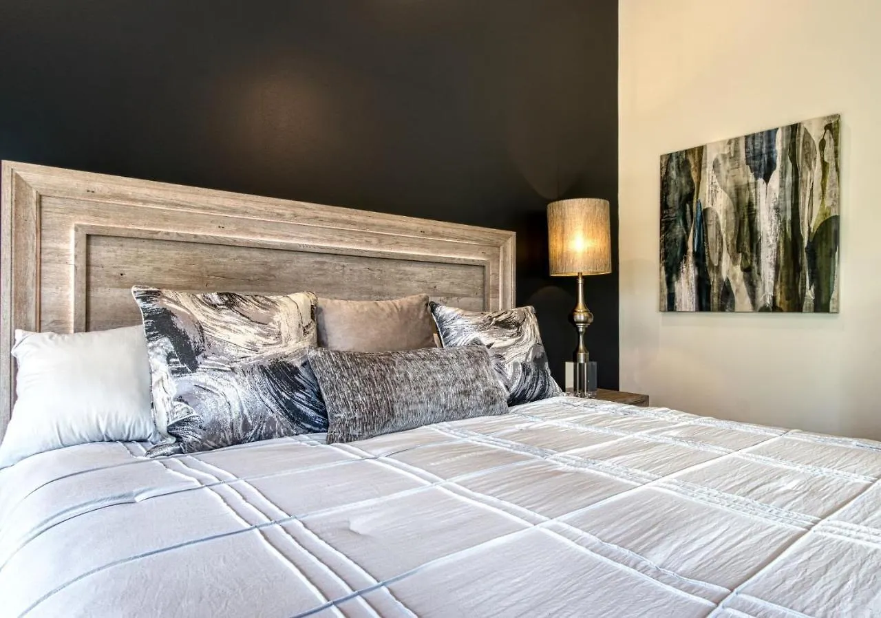 Mountain Valley Revival - Brand New Renovations, Close To Town, Panoramic Mountain Views!! Holiday home