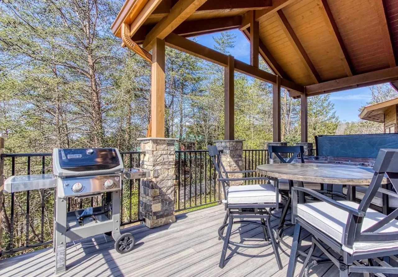 Mountain Valley Revival - Brand New Renovations, Close To Town, Panoramic Mountain Views!! Pigeon Forge