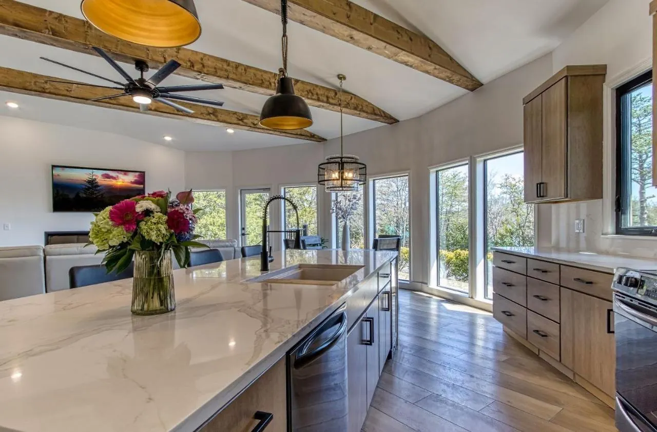 Holiday home Mountain Valley Revival - Brand New Renovations, Close To Town, Panoramic Mountain Views!! *